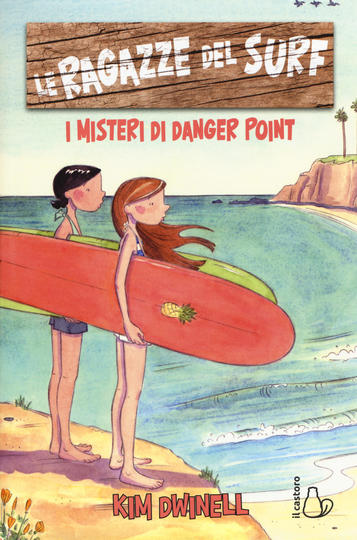 Due ragazze a rive con in mano il surf che guardano la spiaggia