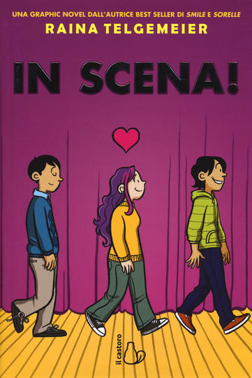 tre ragazzi che camminano su un palcoscenico di teatro. la ragazza al centro ha un cuoricino in testa che significa che è innamorata del ragazzo di fronte a lei