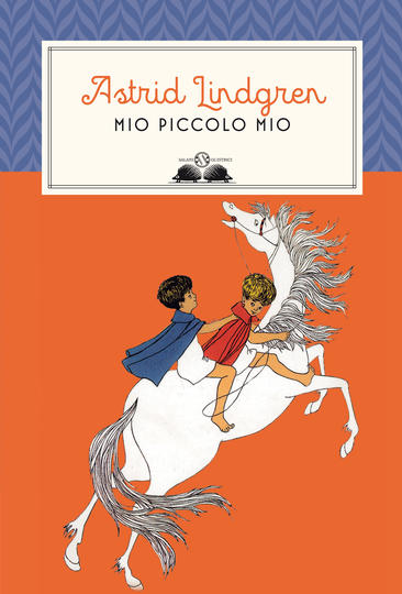 due bambini su un cavallo bianco