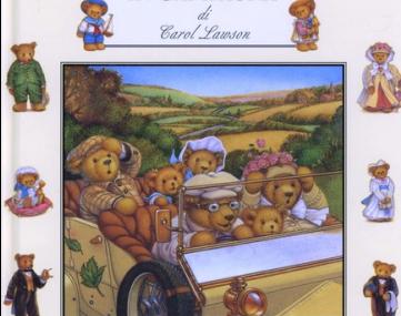 famiglia di orsi su un'automobile. Sfondo campagna