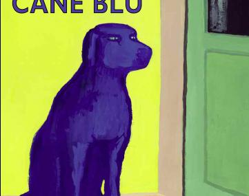 Cane blu di fronte ad una porta verde